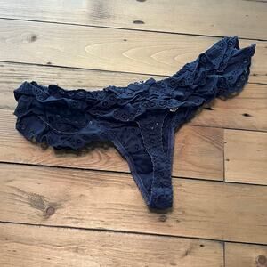 Victoria’s Secret Ruffle Thong S NWT